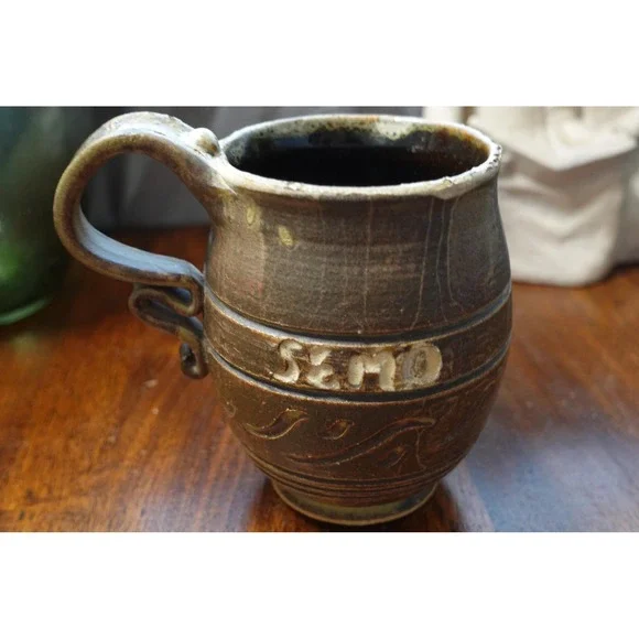 Rare pottery decorative handle high gloss interior mug with artist signature‎